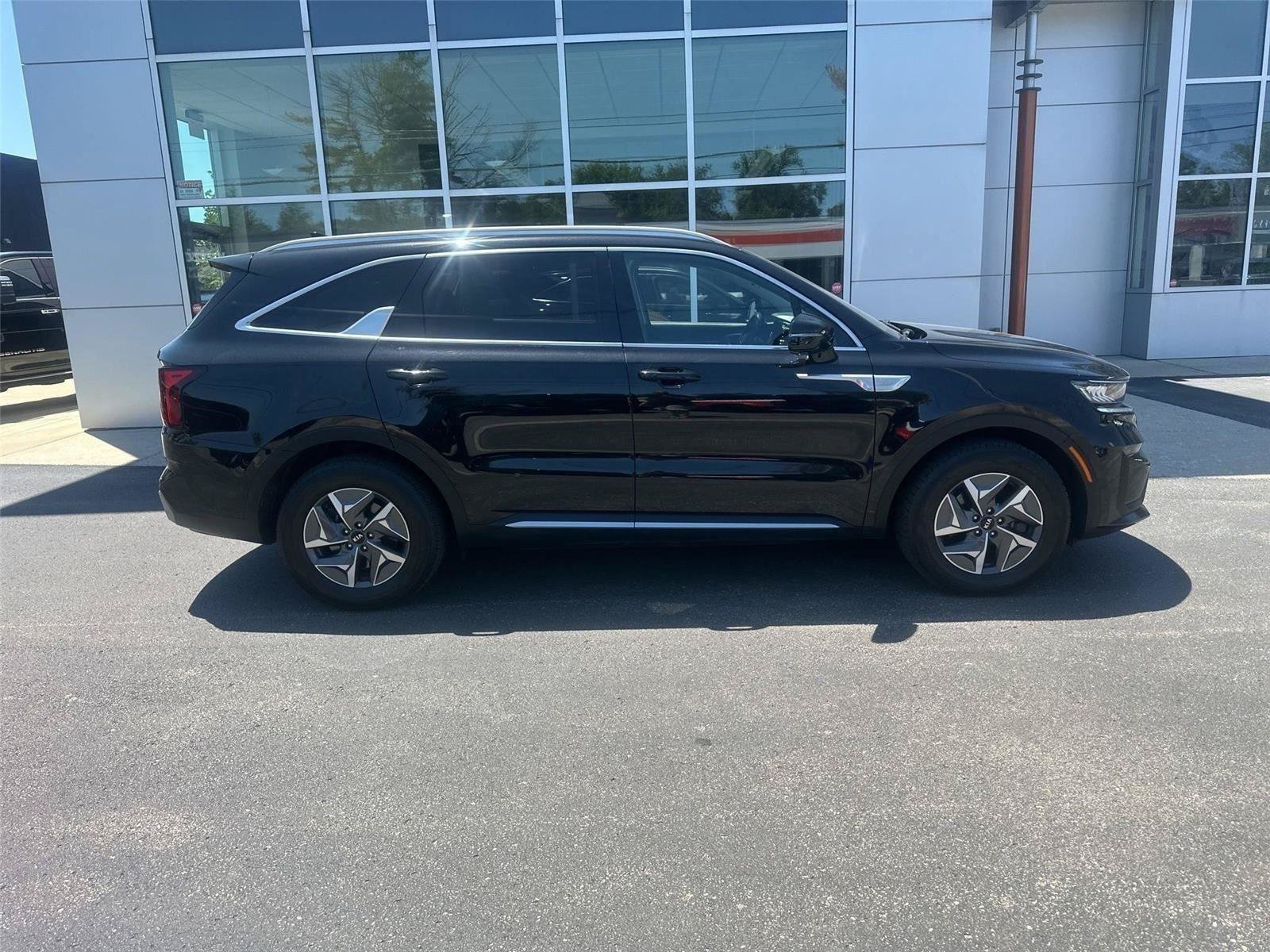 Used 2021 Kia Sorento S FWD image 2
