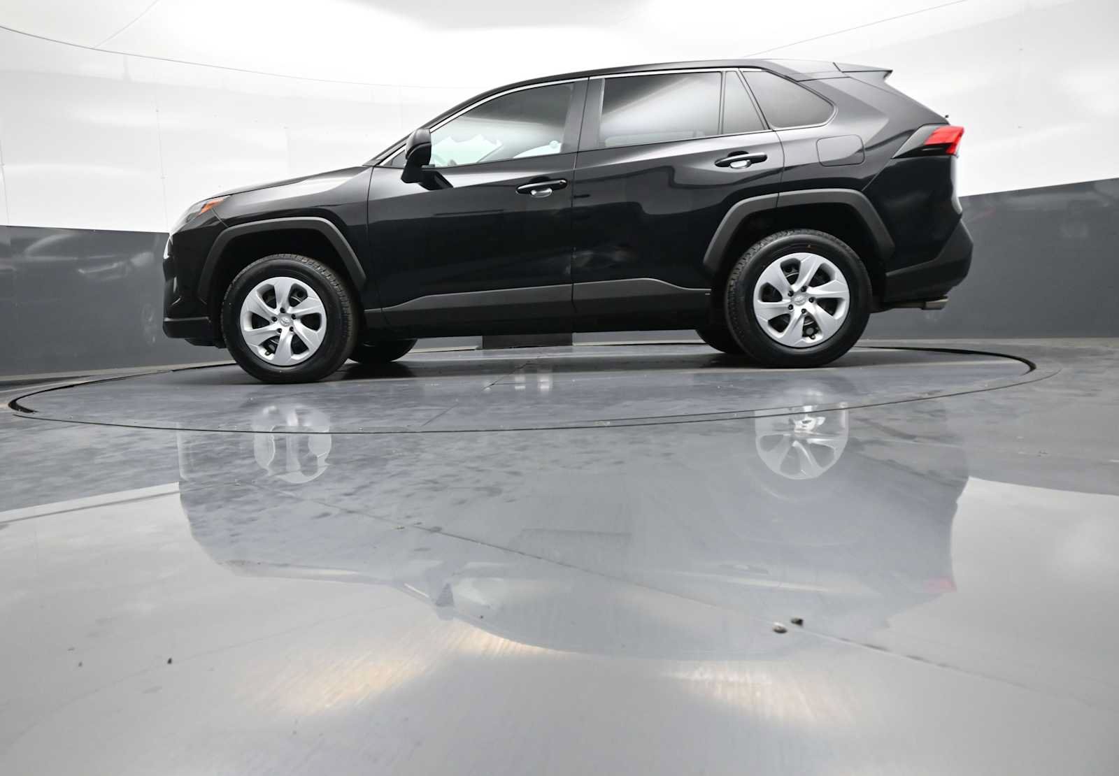 Used 2025 Toyota RAV4 LE FWD image 30