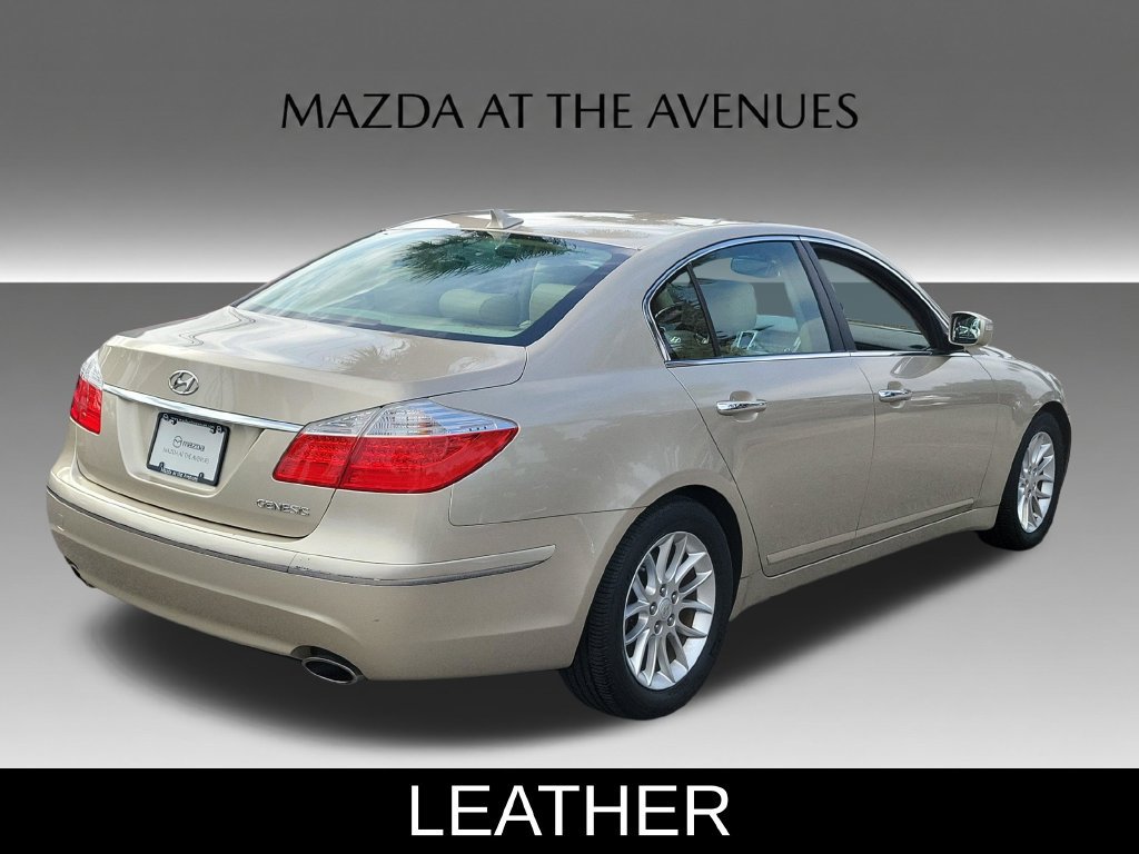 Used 2010 Hyundai Genesis 3.8 RWD image 4