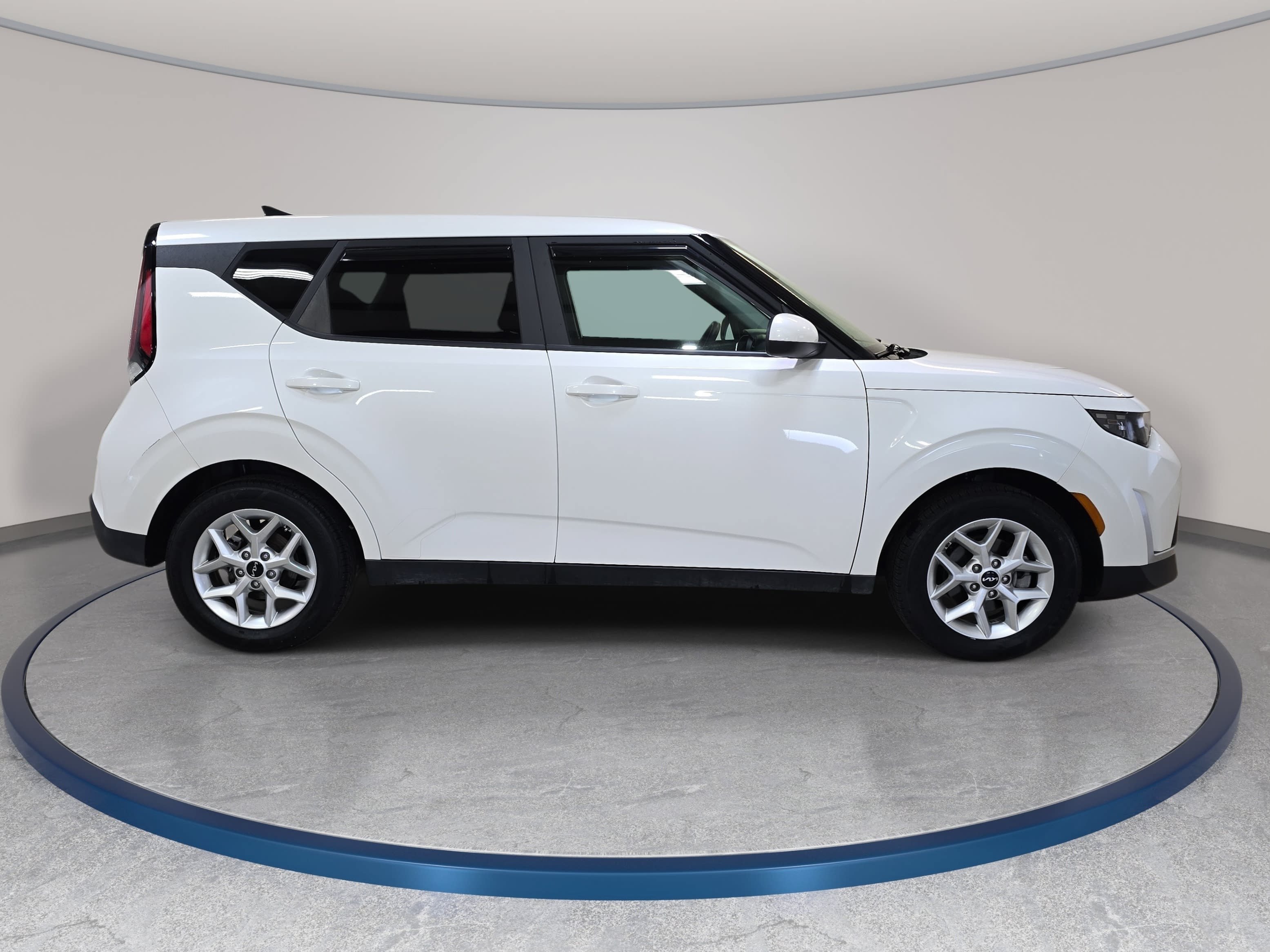 Used 2023 Kia Soul LX w/ LX Technology Package FWD image 5