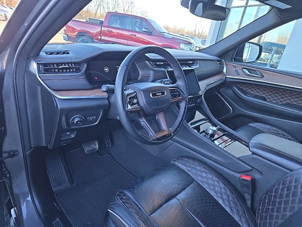 Used 2025 Jeep Grand Cherokee Summit image 36