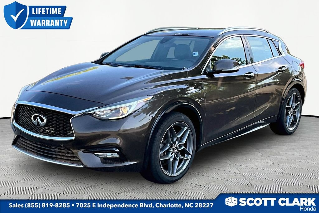 Used 2017 INFINITI QX30 Premium w/ Navigation Package FWD image 3