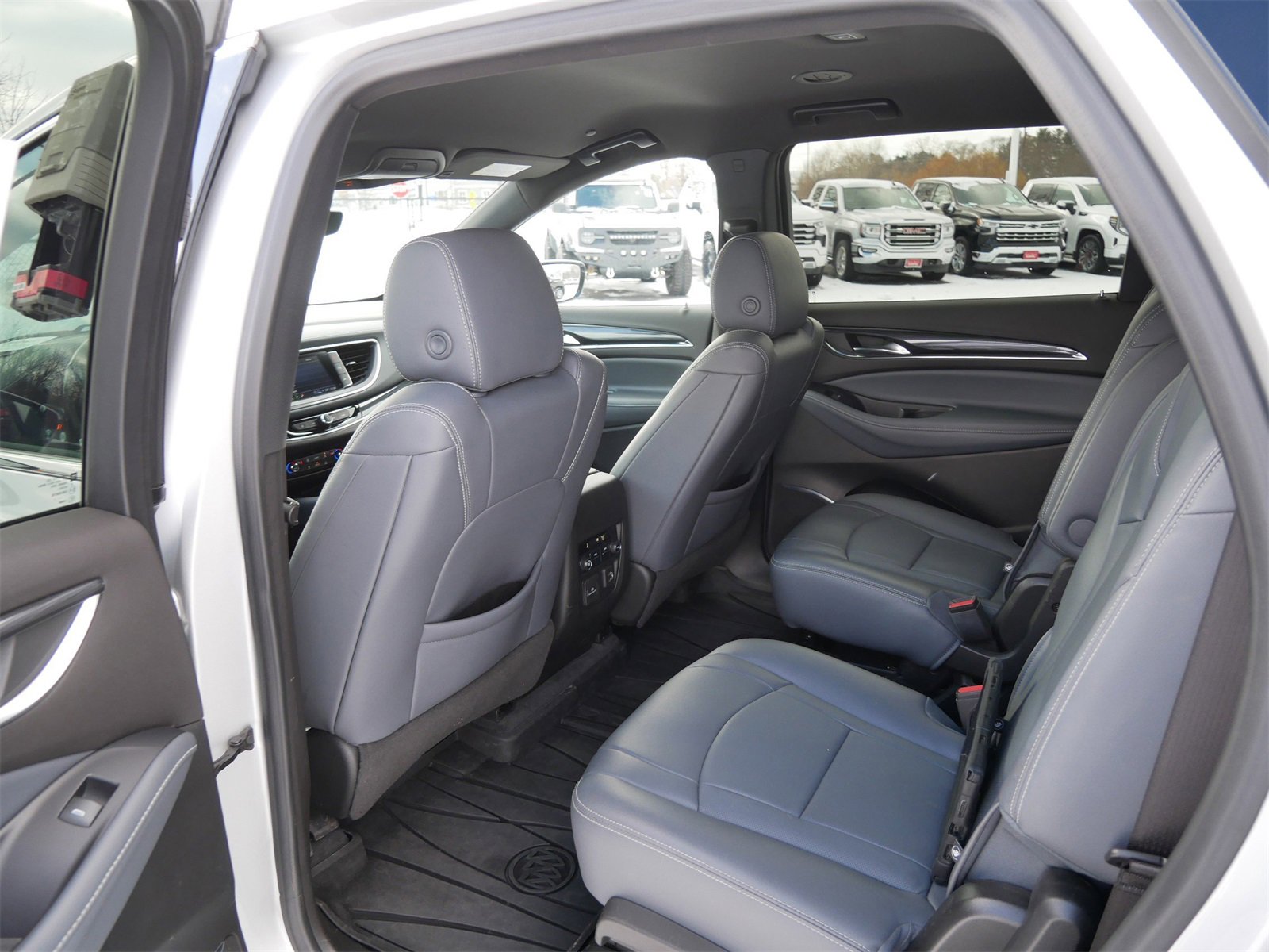 Used 2022 Buick Enclave Essence w/ Sport Touring Edition image 10
