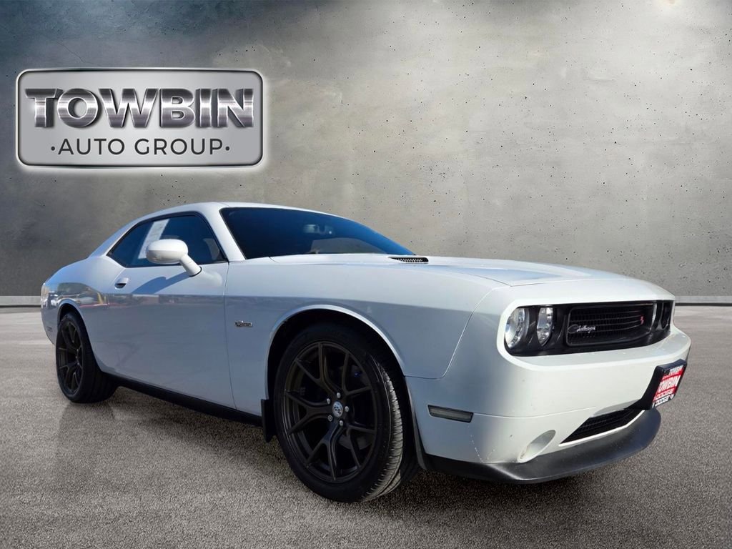 Used 2014 Dodge Challenger R/T RWD image 2
