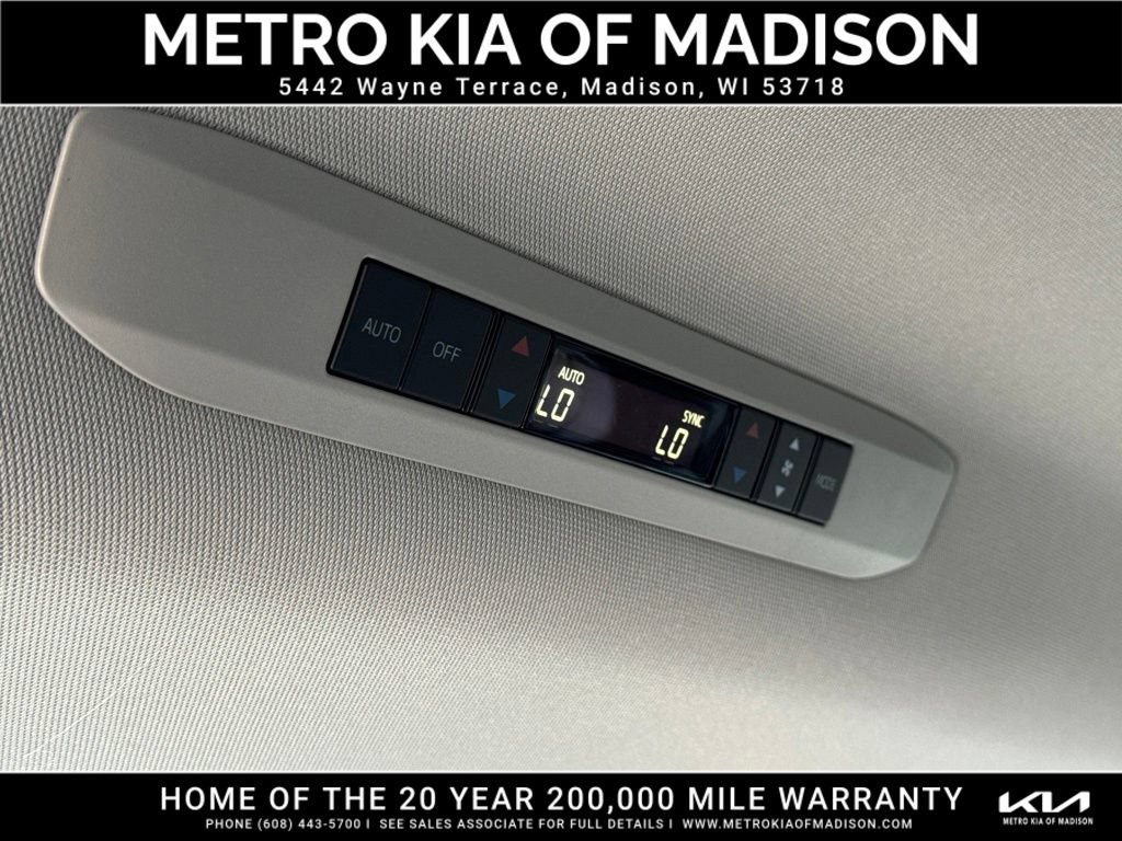 Used 2025 Toyota Sienna XLE AWD/4WD image 39