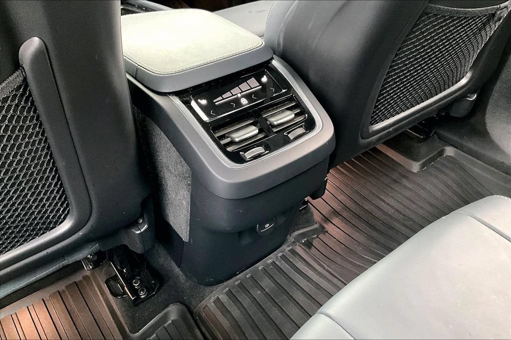 Certified 2023 Volvo XC90 B6 Ultimate w/ Lounge Package AWD/4WD image 31