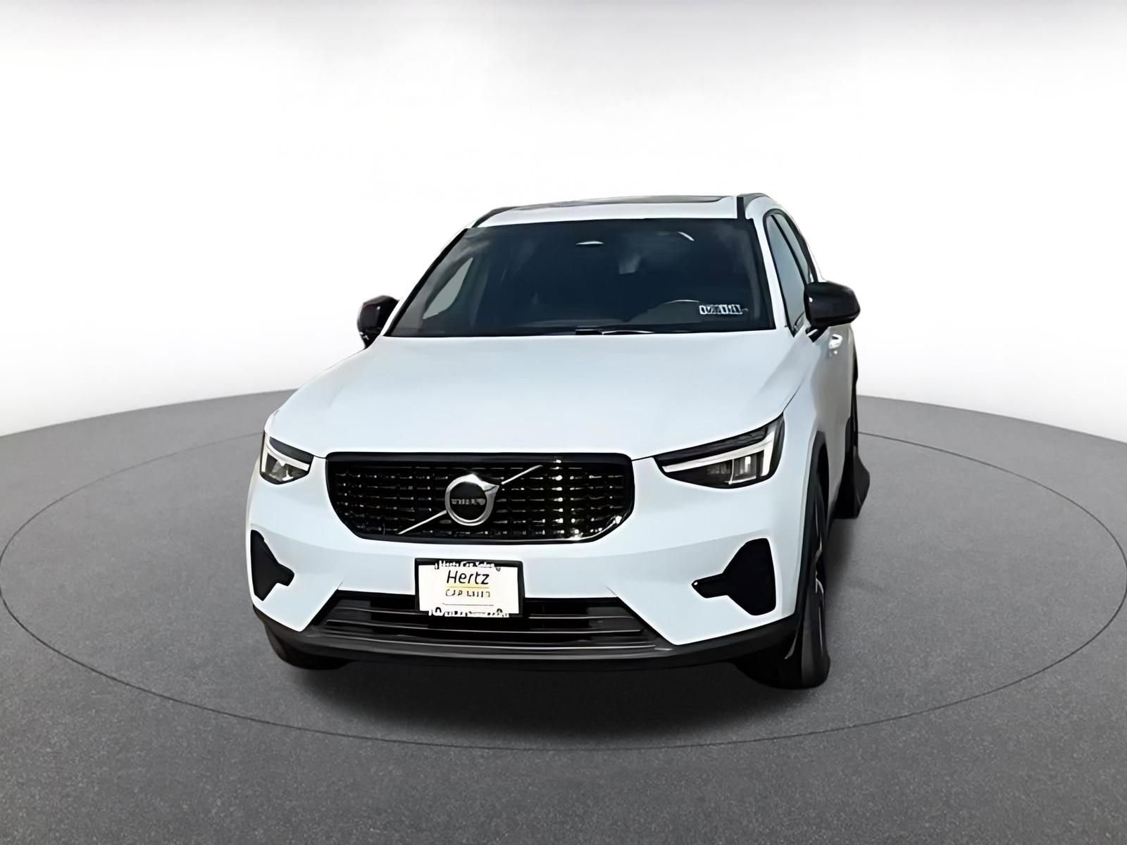 Used 2024 Volvo XC40 B5 Core AWD/4WD image 6