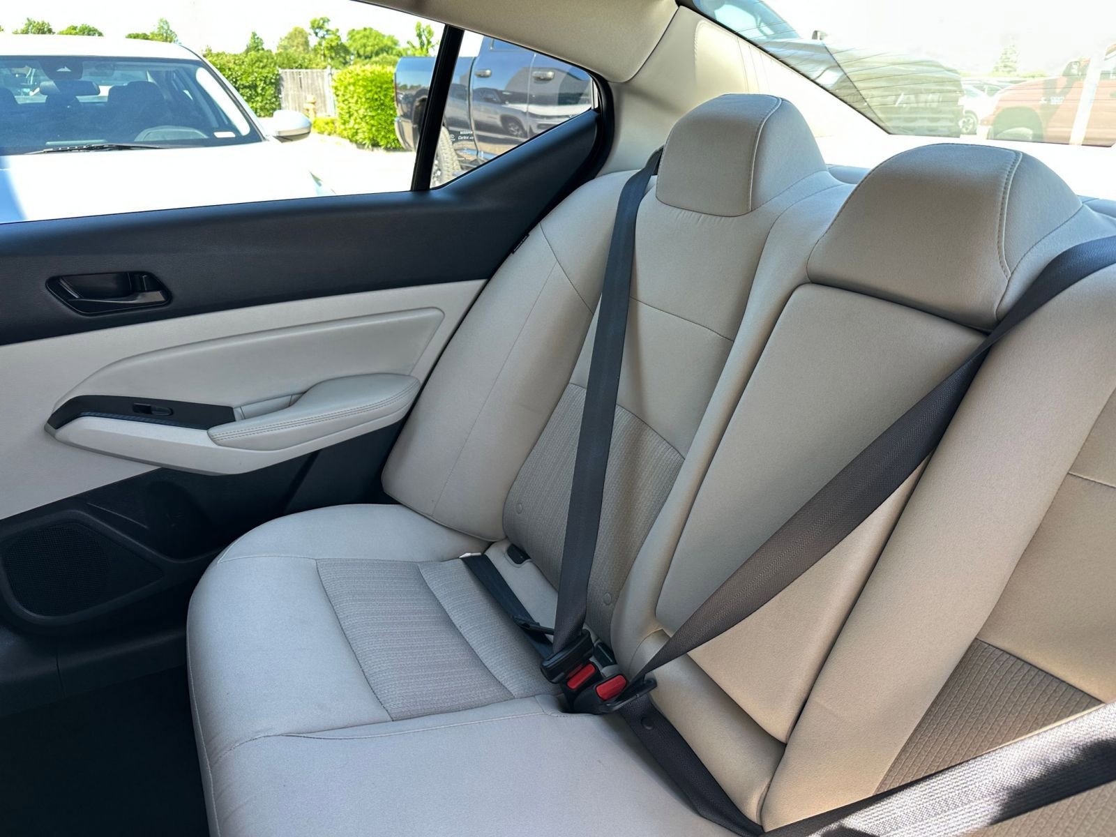 Used 2025 Nissan Altima 2.5 SV image 40