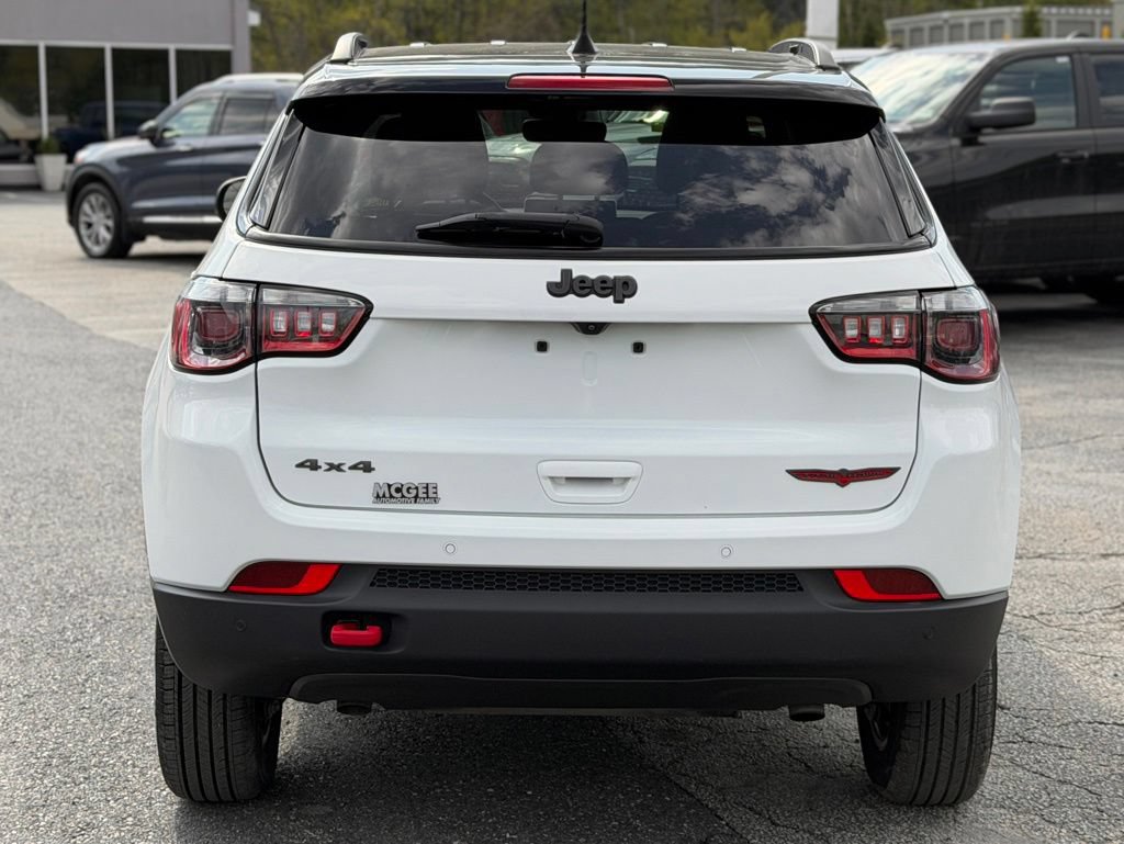Used 2024 Jeep Compass Trailhawk AWD/4WD image 4