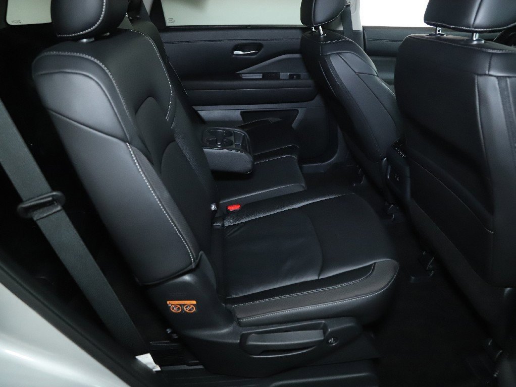 Certified 2025 Nissan Pathfinder SL image 34