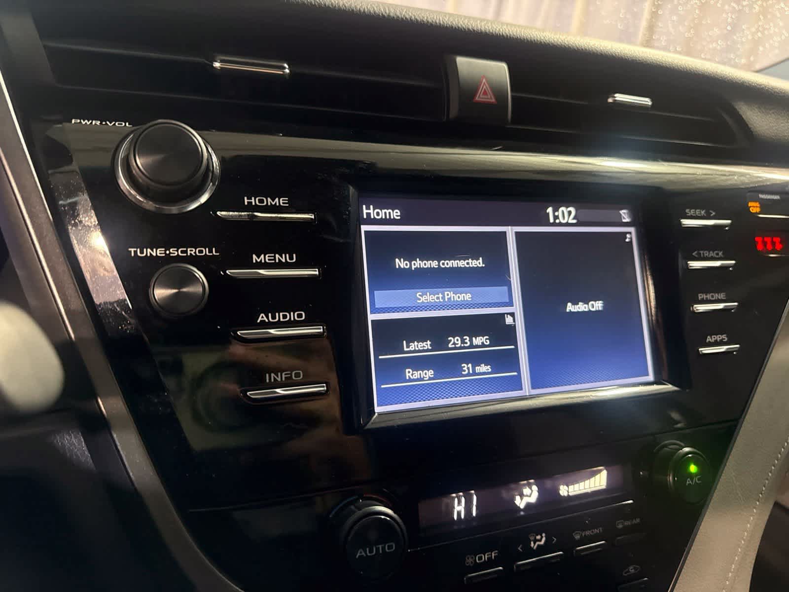 Used 2018 Toyota Camry SE FWD image 23