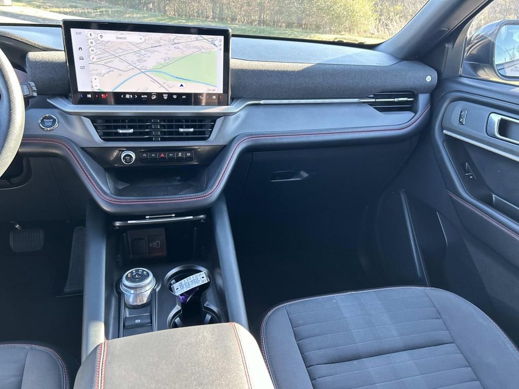 Used 2025 Ford Explorer ST-Line w/ ST-Line Street Pack image 18