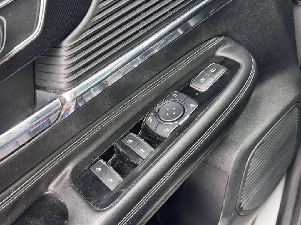Used 2020 Lincoln Corsair AWD w/ Premium Package image 24