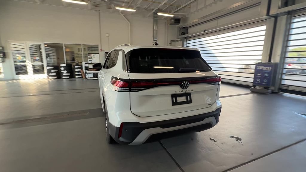 Certified 2025 Volkswagen Tiguan S AWD/4WD image 10