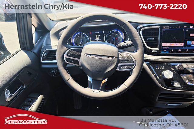 New 2027 Chrysler Pacifica Select FWD image 7