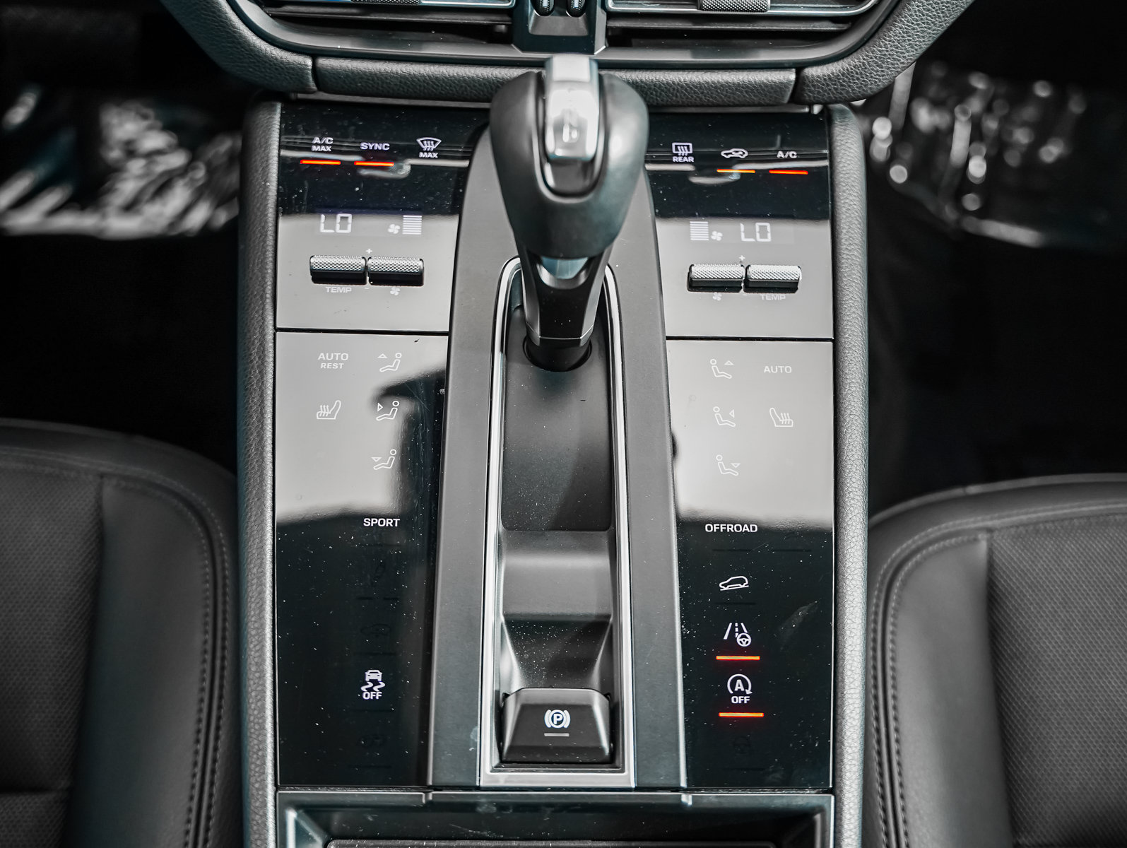 Certified 2023 Porsche Macan AWD/4WD image 20