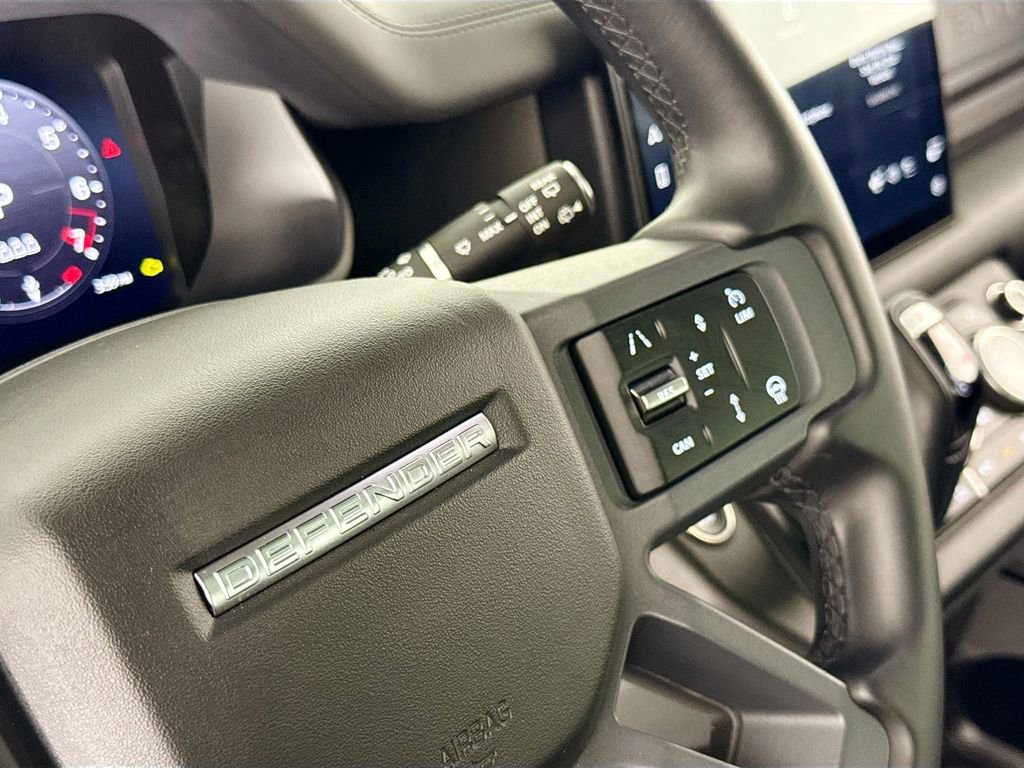 Used 2025 Land Rover Defender 110 S image 19