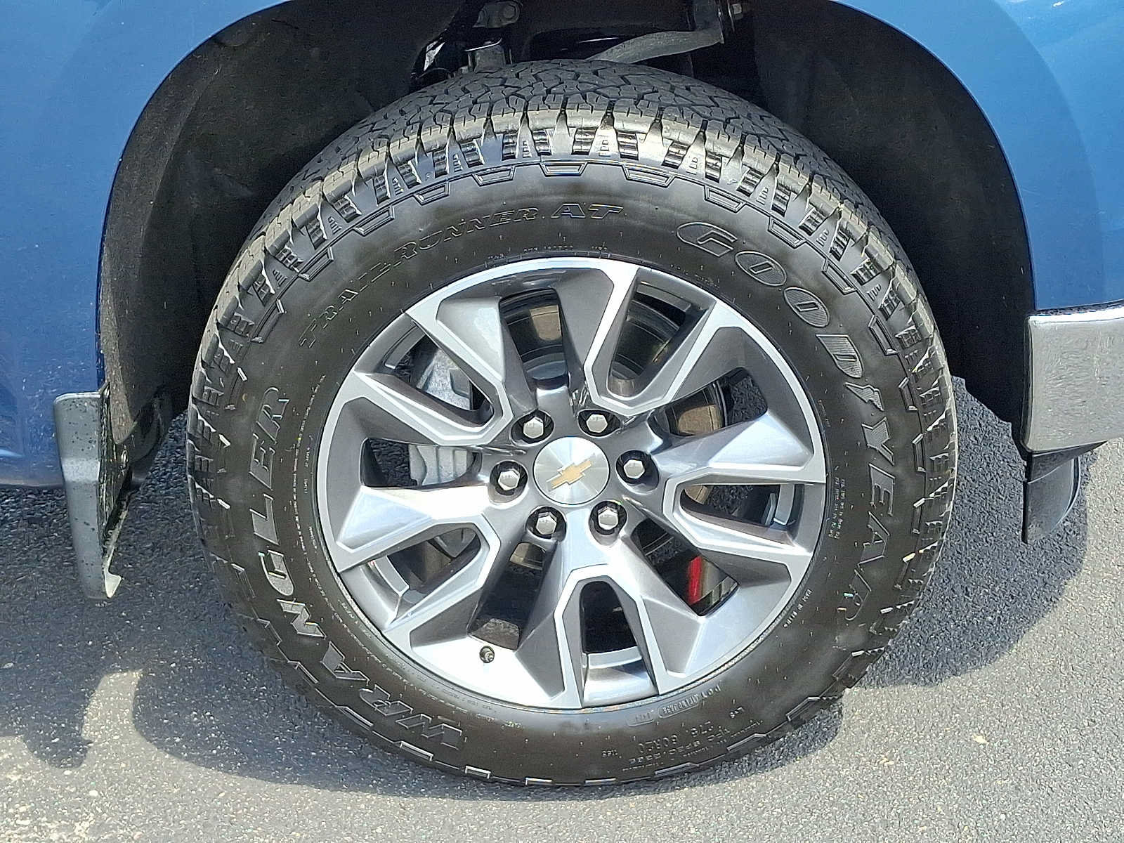 Used 2024 Chevrolet Silverado 1500 LT AWD/4WD image 8