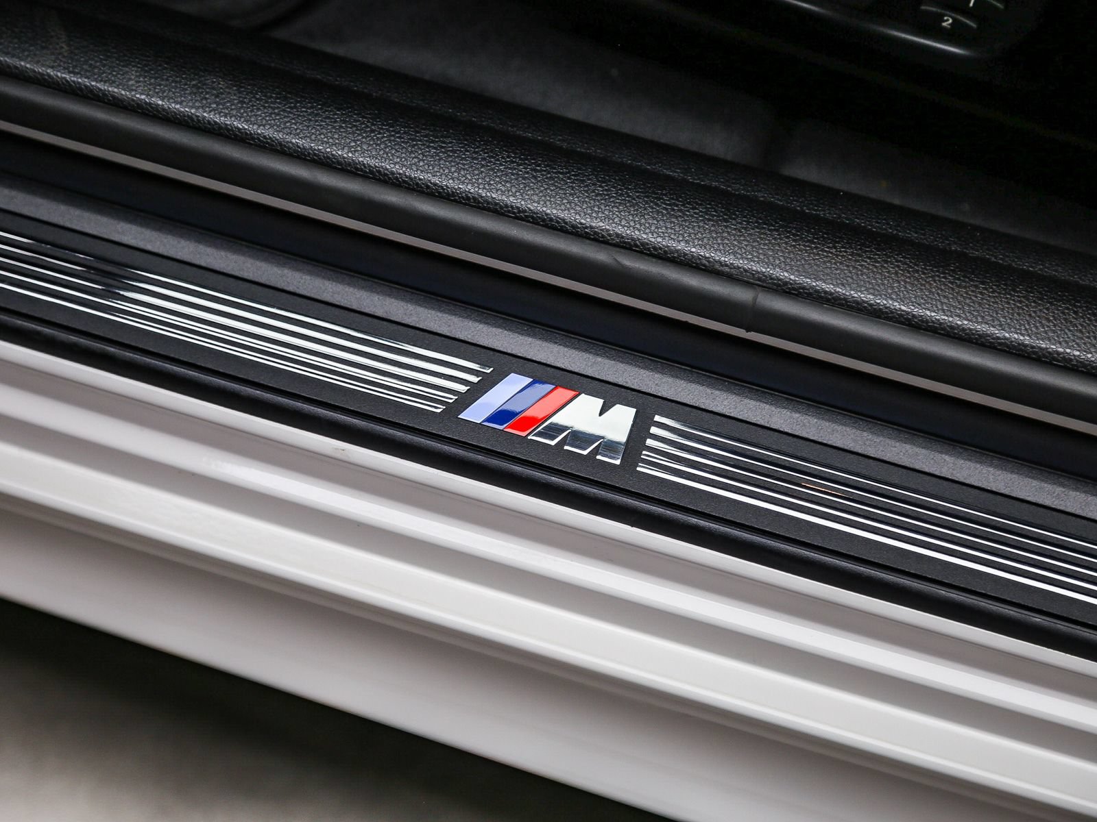 Used 2011 BMW 1 Series M RWD image 38