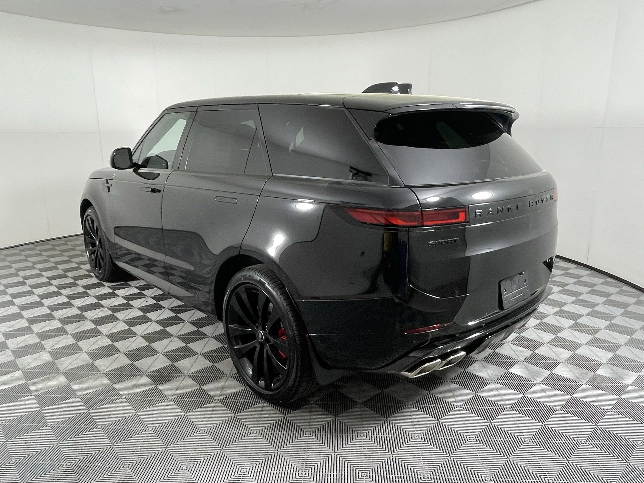 New 2025 Land Rover Range Rover Sport Dynamic SE image 3