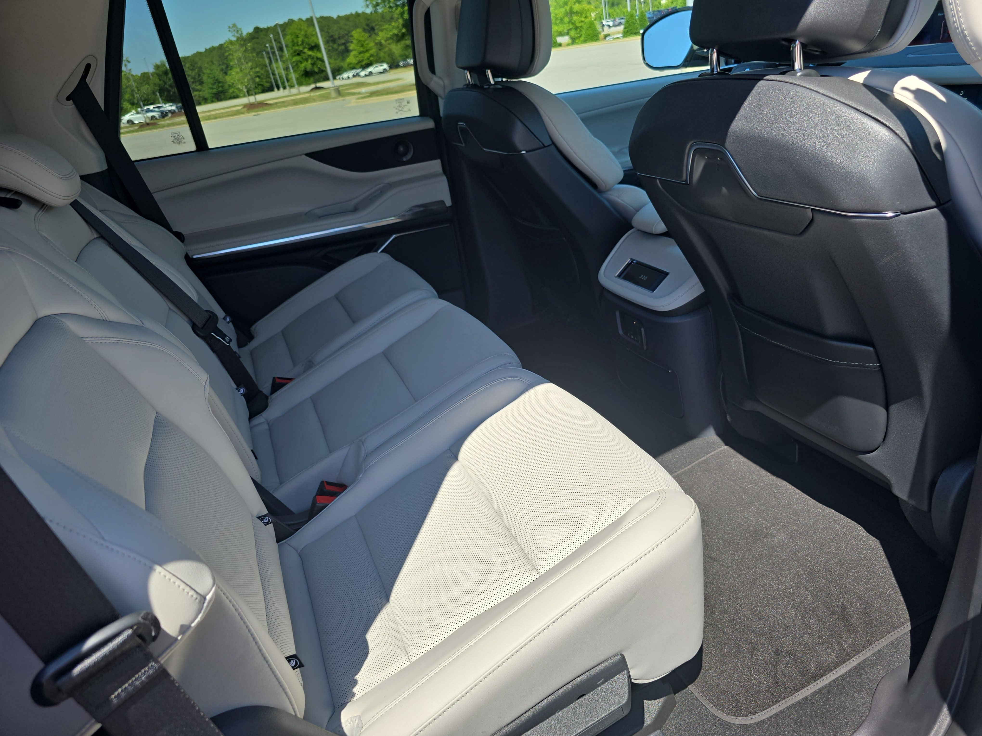 New 2026 Lincoln Navigator Premiere AWD/4WD image 11