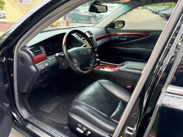Used 2012 Lexus LS 460 AWD w/ Comfort Pkg image 8