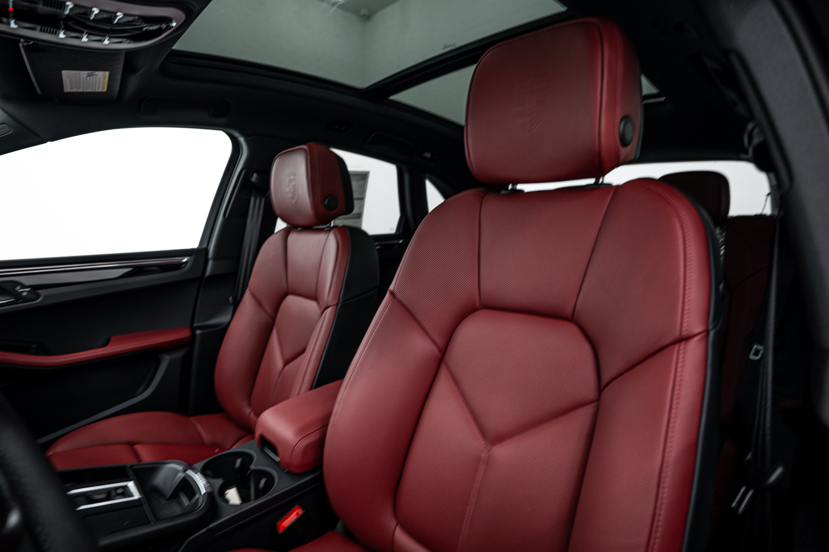 Certified 2026 Porsche Macan AWD/4WD image 19