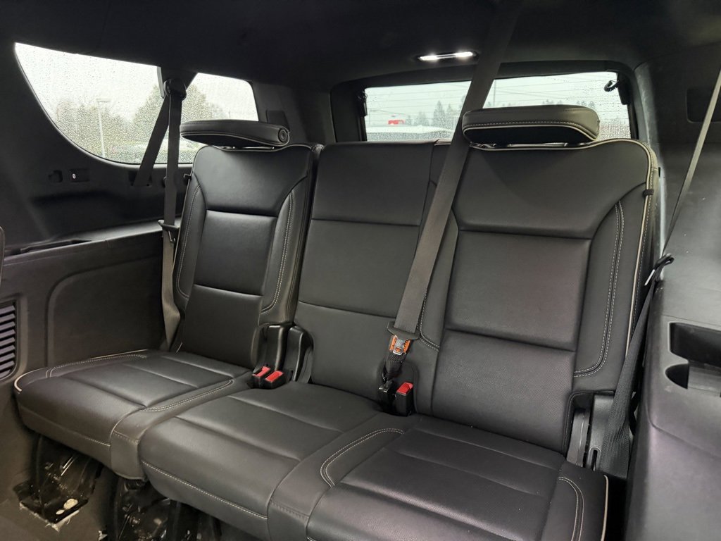 Used 2023 Chevrolet Suburban Premier image 32