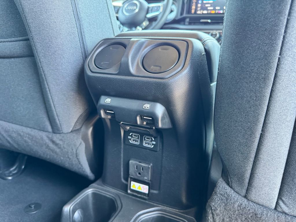 Used 2024 Jeep Wrangler Unlimited Sahara AWD/4WD image 15