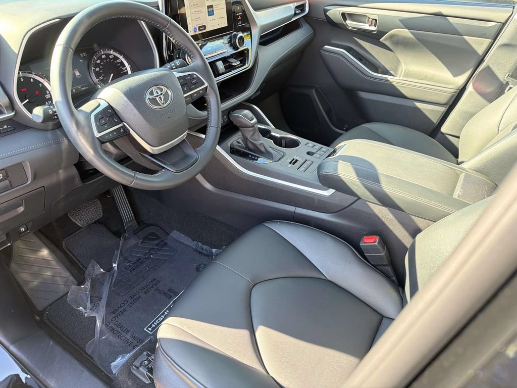 Certified 2026 Toyota Highlander XLE AWD/4WD image 9
