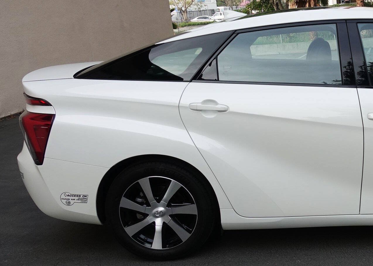 Used 2017 Toyota Mirai FWD image 19
