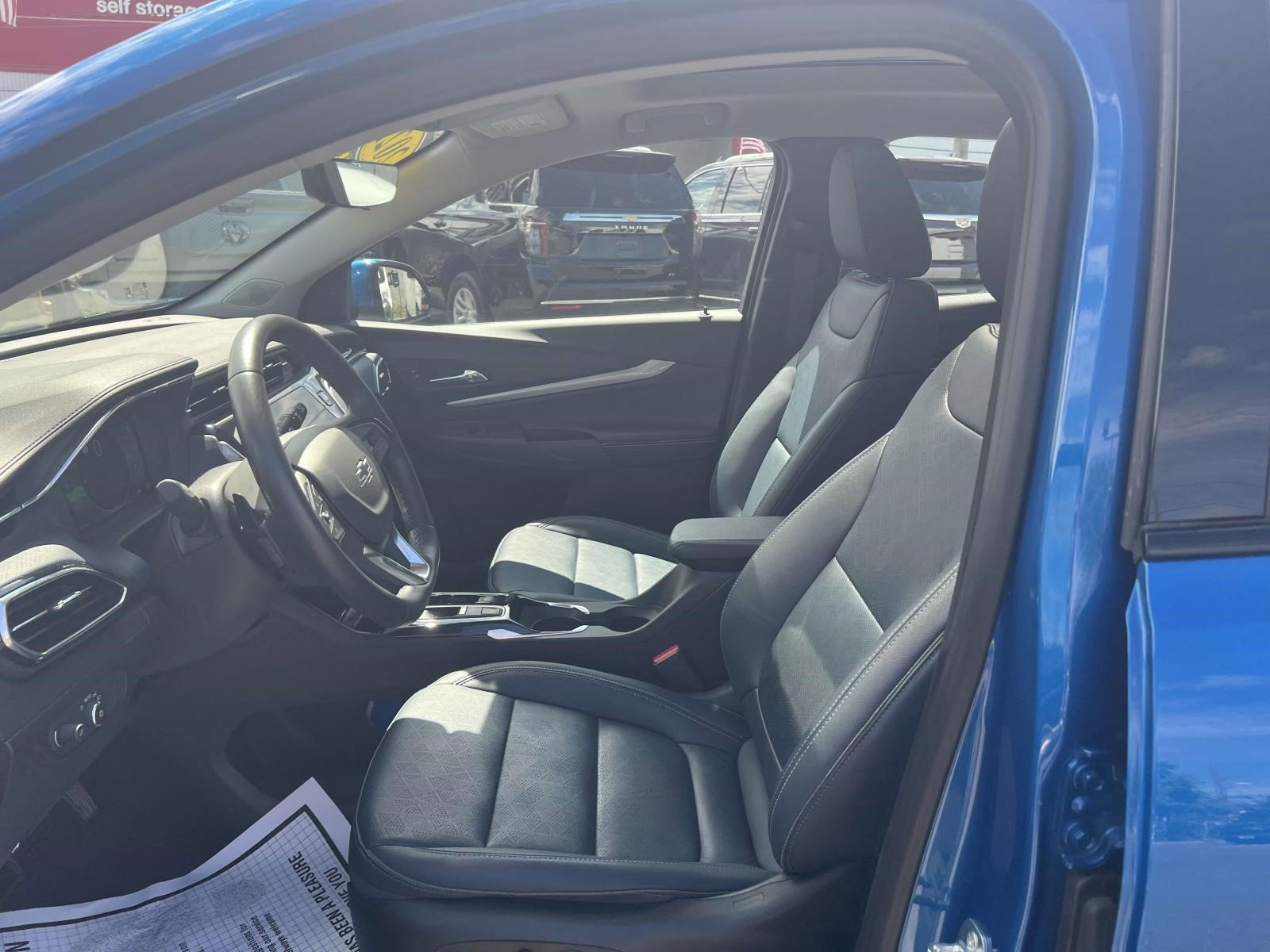 Certified 2022 Chevrolet Bolt EUV Premier w/ Sun & Sound Package image 5