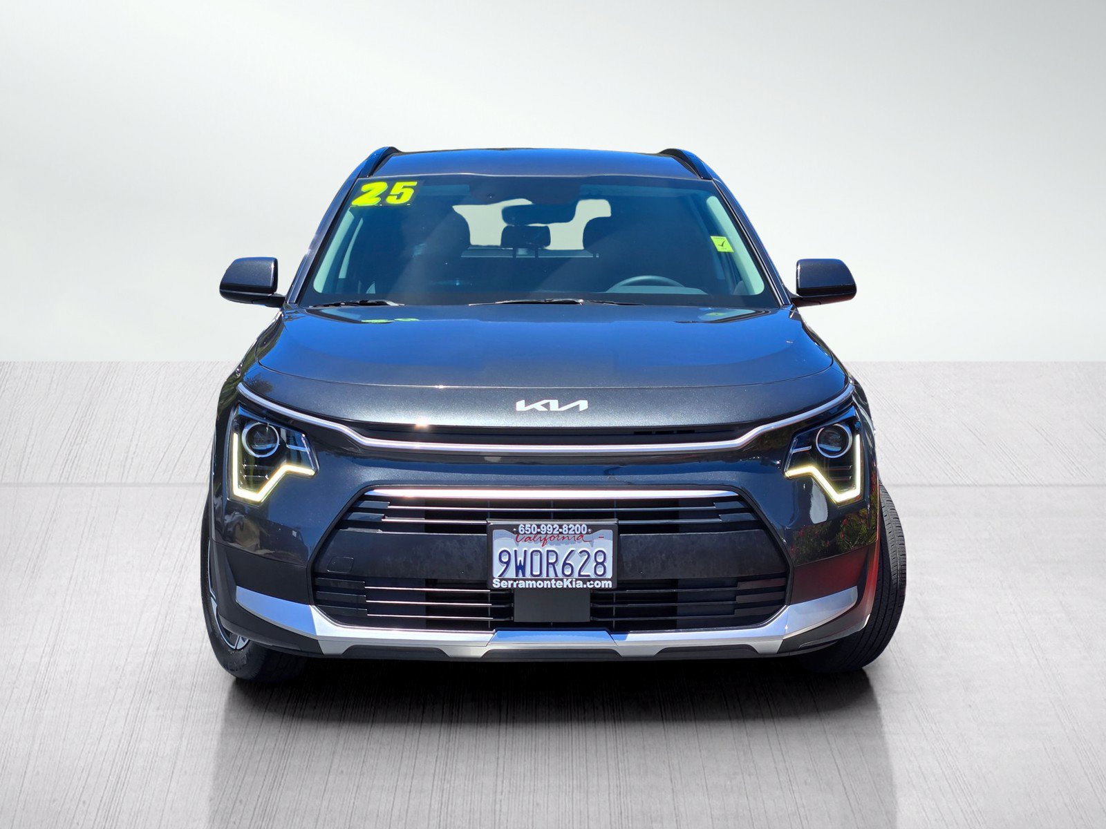 Used 2025 Kia Niro EX FWD image 2