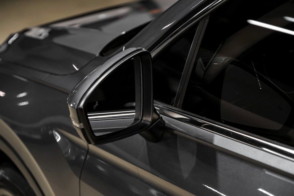 Used 2018 Volkswagen Tiguan SE image 41