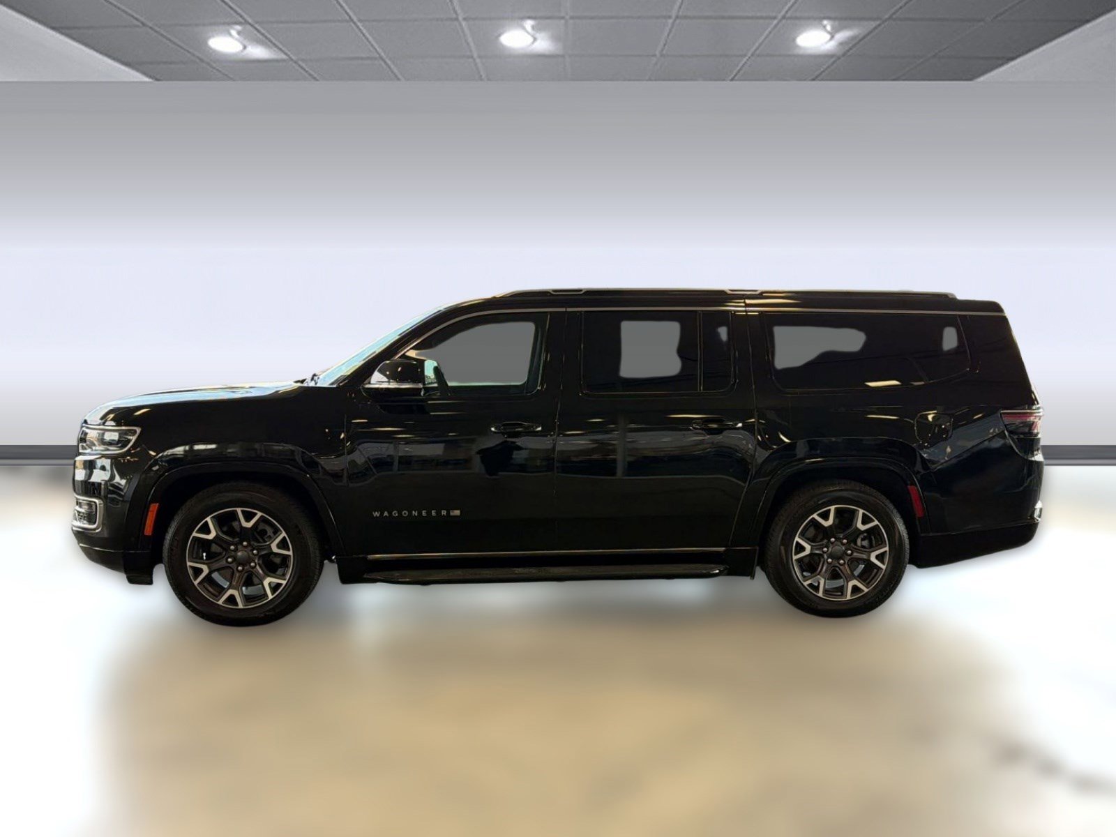 Used 2023 Jeep Wagoneer L Series III w/ Preferred Equipment Group image 2