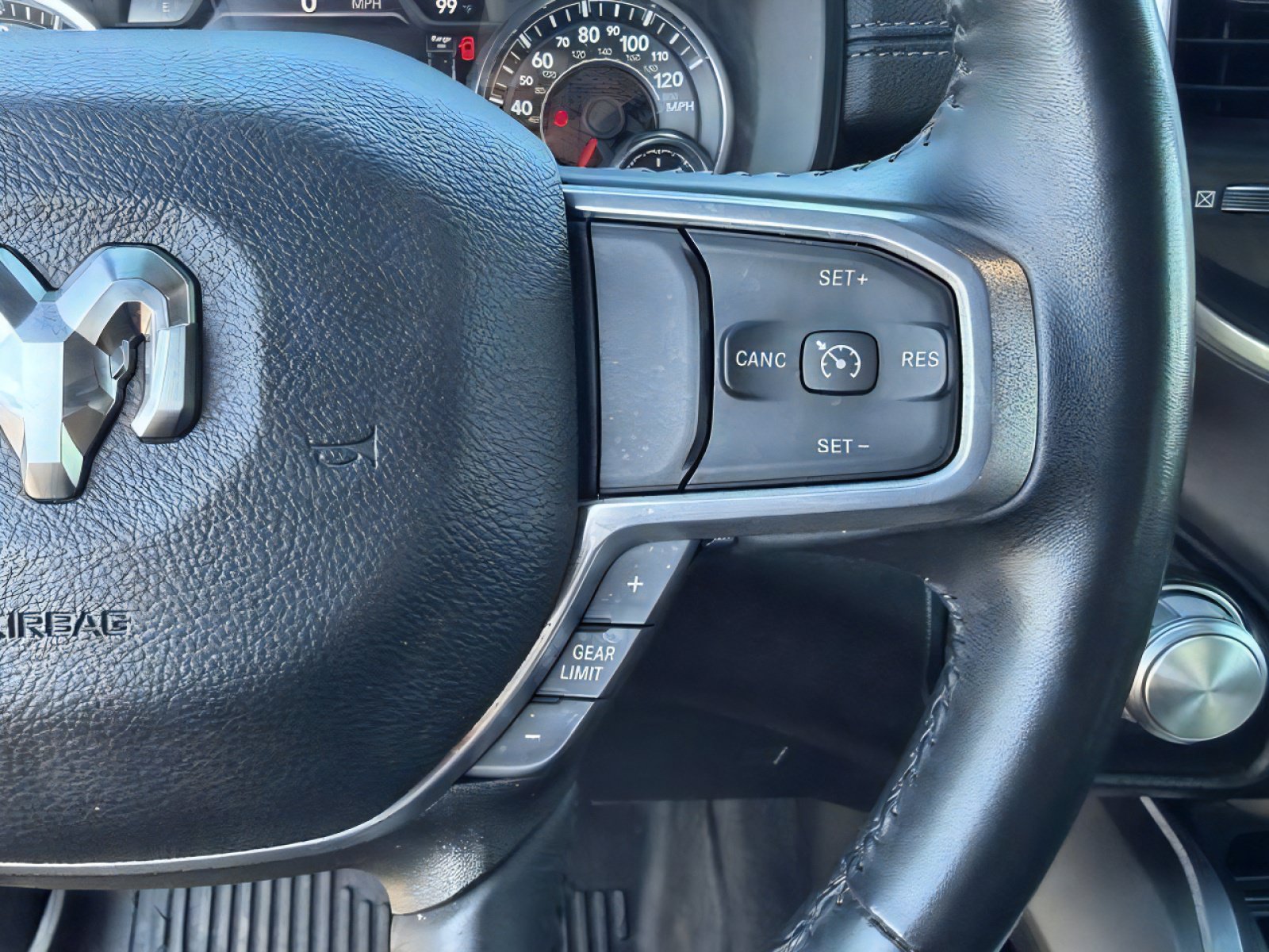 Used 2023 RAM 1500 Laramie AWD/4WD image 31