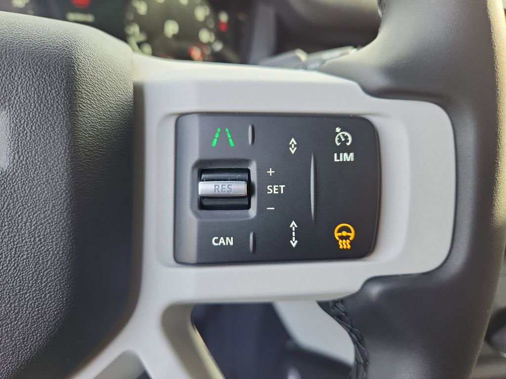 Used 2026 Land Rover Defender 110 X-Dynamic SE AWD/4WD image 18