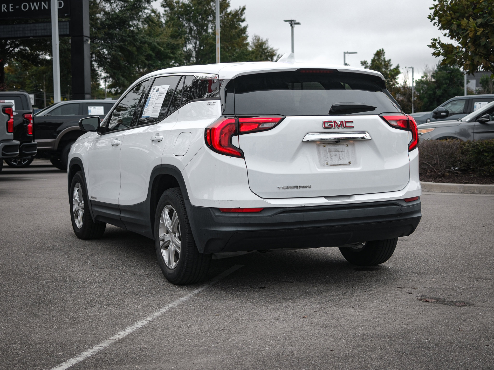 Used 2020 GMC Terrain SLE image 9