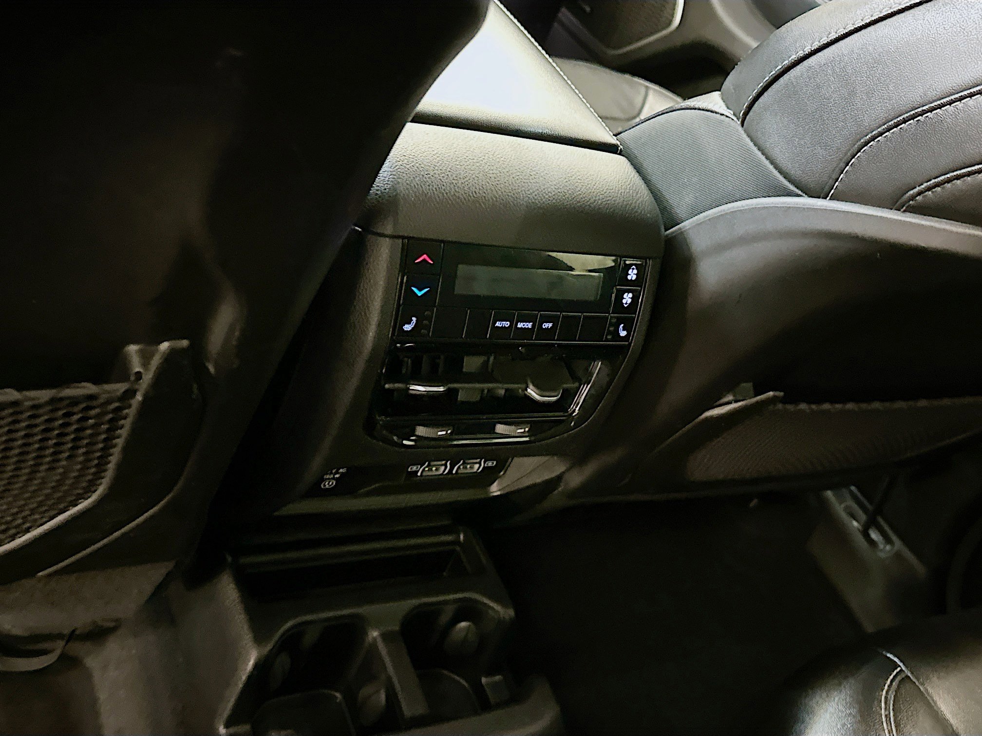 Used 2023 Jeep Grand Cherokee L Limited w/ Trailer Tow Group (B) image 28