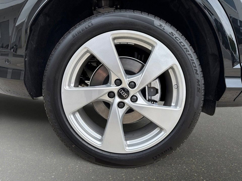 Certified 2025 Audi Q5 Premium w/ Premium Plus AWD/4WD image 8