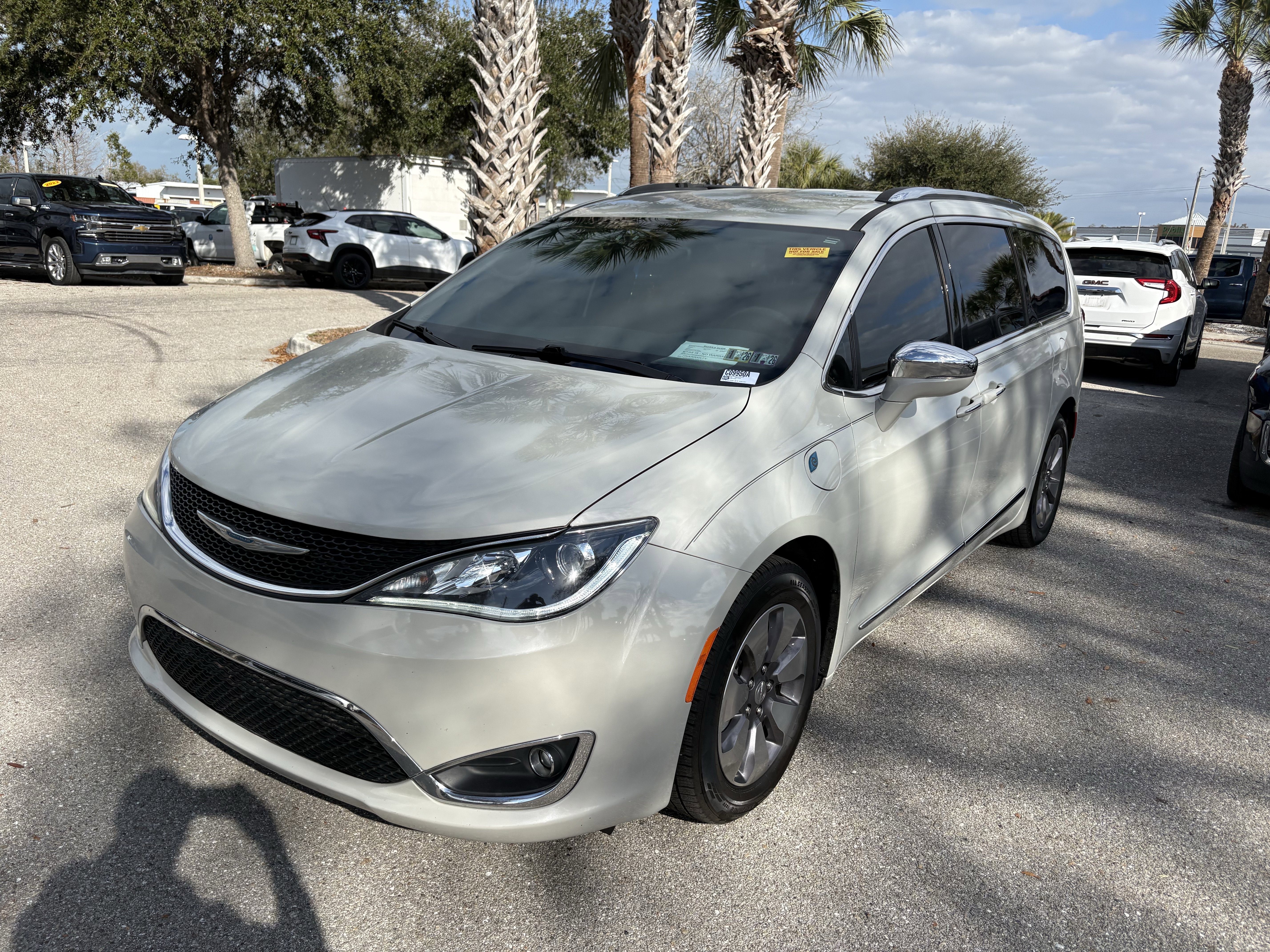 Used 2020 Chrysler Pacifica Limited image 3