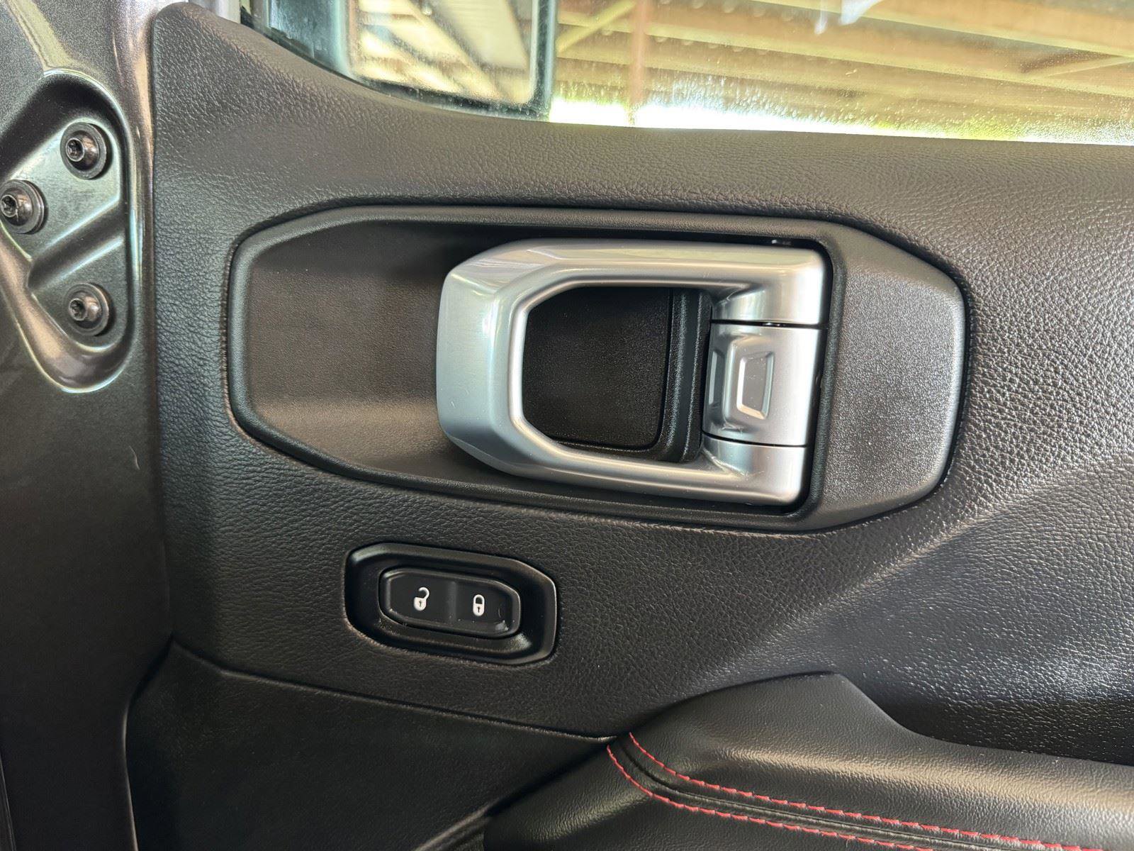Used 2024 Jeep Gladiator Rubicon w/ Technology Group AWD/4WD image 37