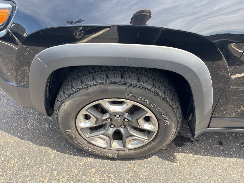 Used 2019 Jeep Cherokee Trailhawk w/ Cold Weather Group AWD/4WD image 8