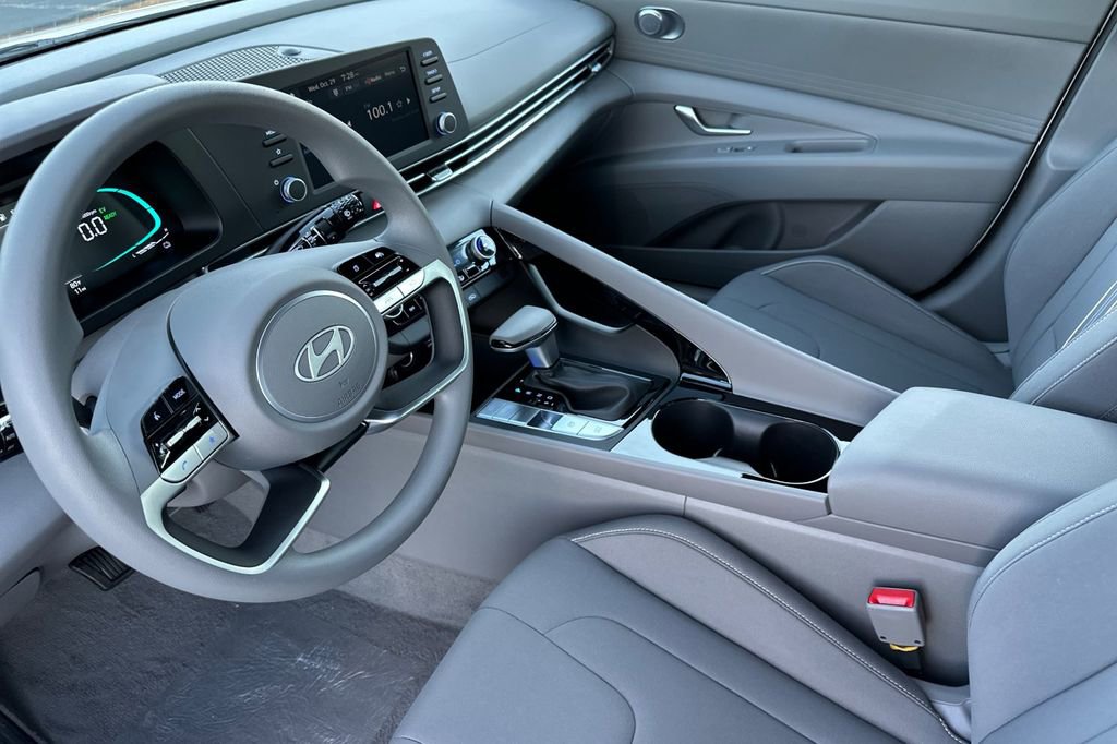 New 2026 Hyundai Elantra Hybrid FWD image 7