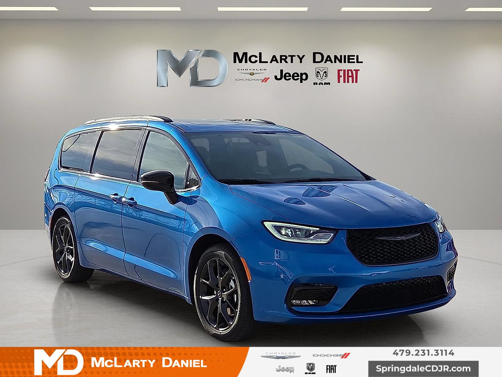 New 2026 Chrysler Pacifica Select w/ S Appearance Package