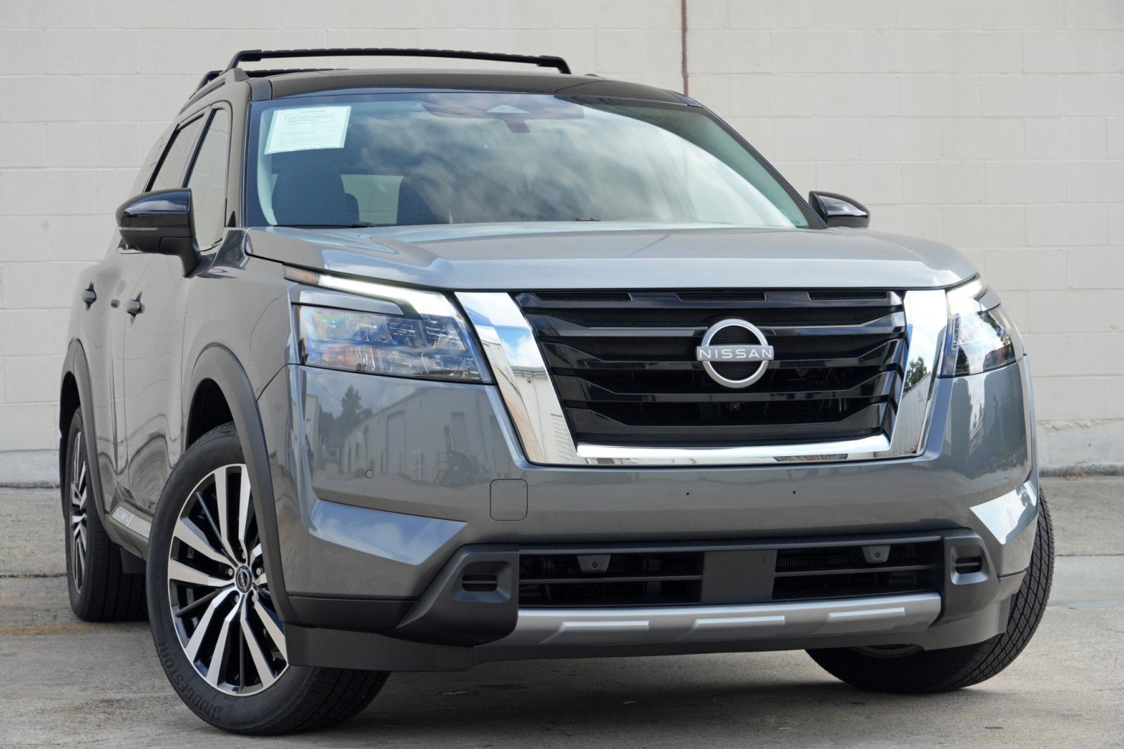 Used 2025 Nissan Pathfinder Platinum AWD/4WD image 4