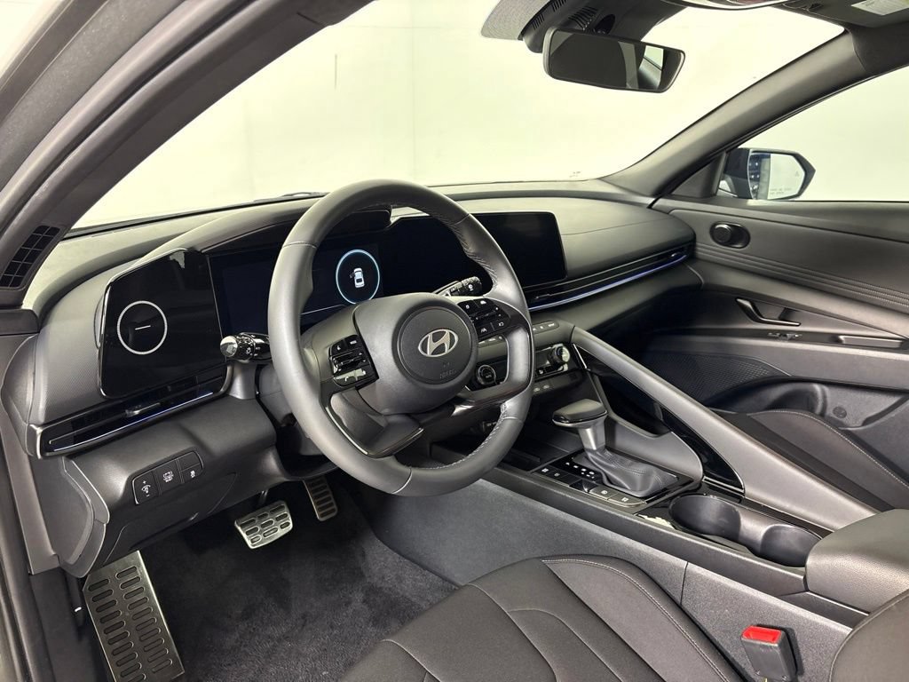 Certified 2025 Hyundai Elantra SEL FWD image 16