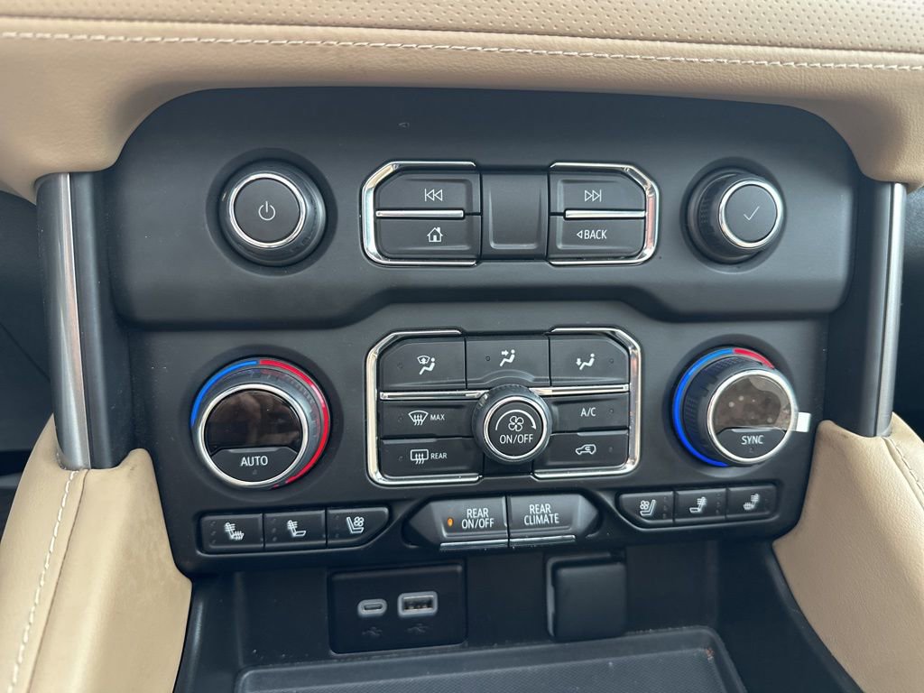 Used 2024 Chevrolet Suburban Premier w/ Premium Package RWD image 10