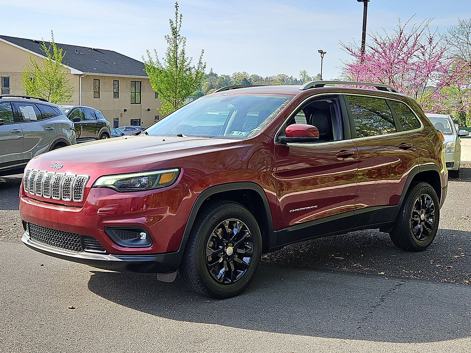 Used 2019 Jeep Cherokee Latitude Plus w/ Cold Weather Group image 3