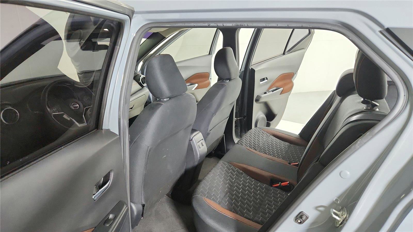 Used 2022 Nissan Kicks SR w/ Interior Electronics Package FWD image 15